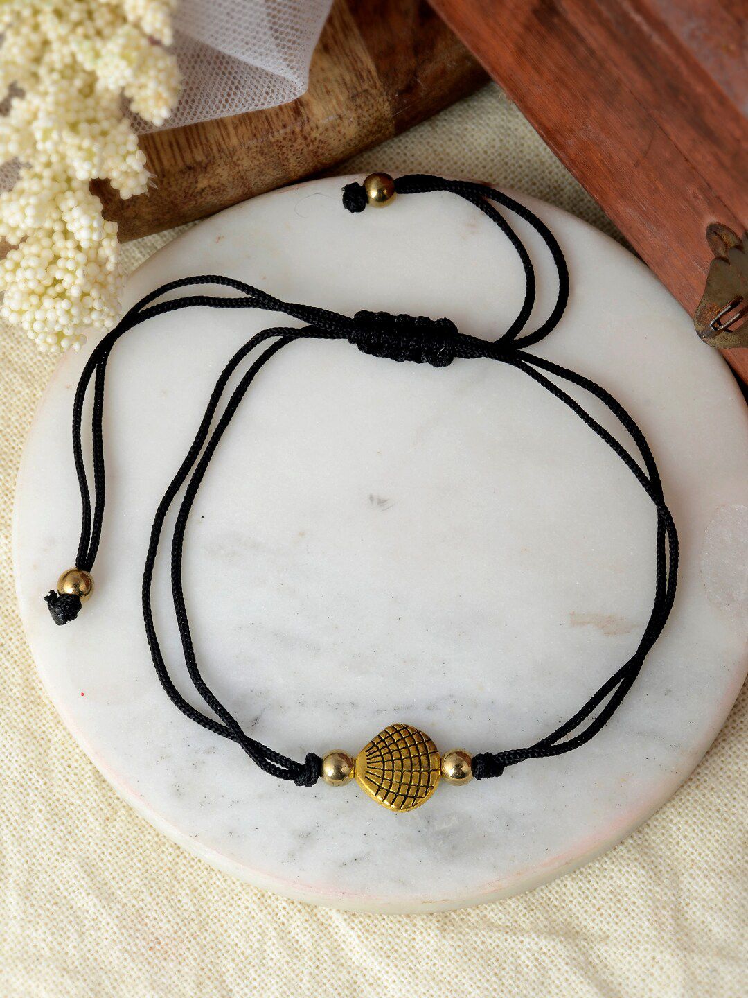 Gold-Plated Shell Anklet: Black Thread Payal for Modern Indian Women