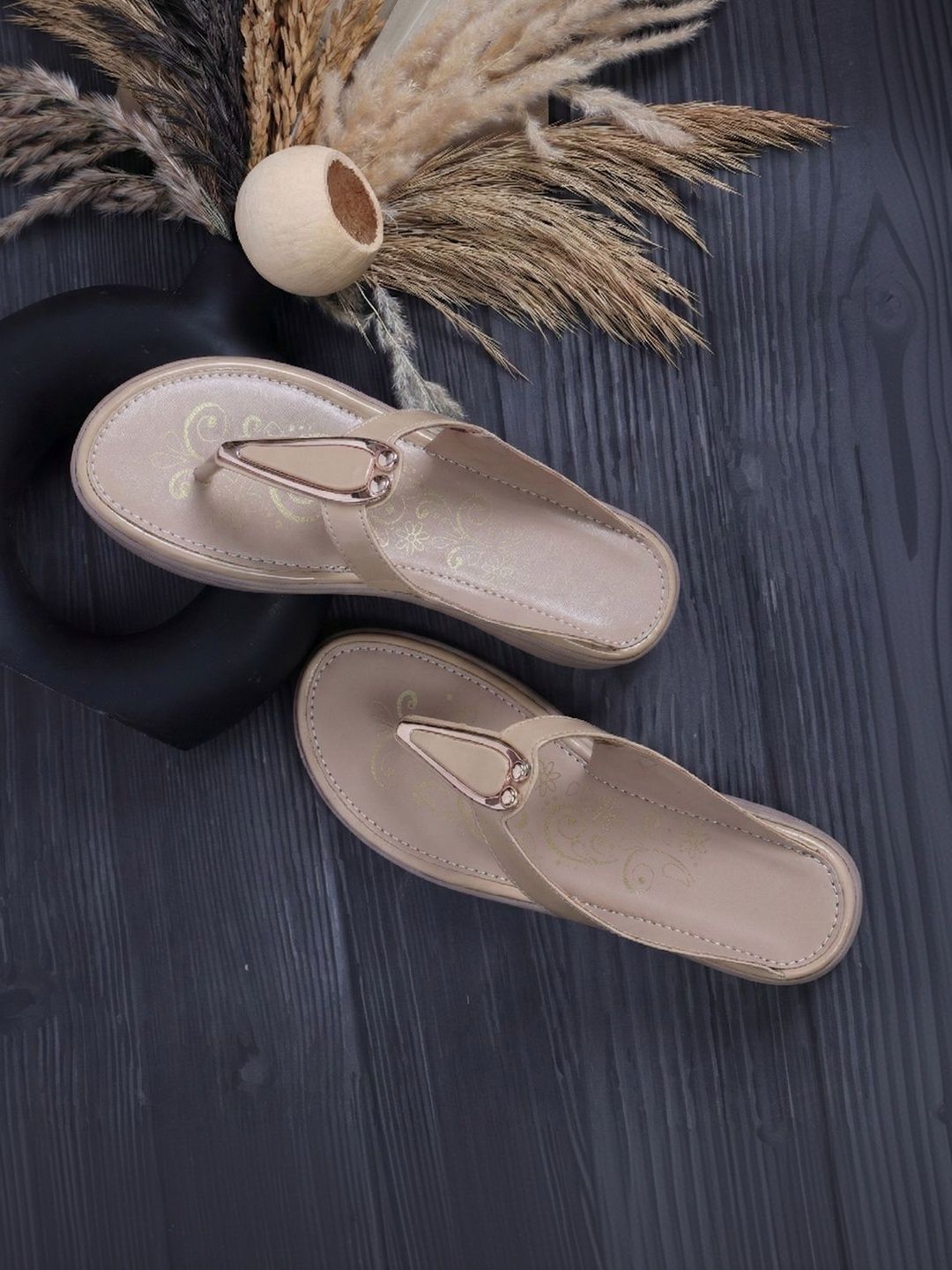 Chic Kolhapuri Chappals for Women | Everyday Elegance