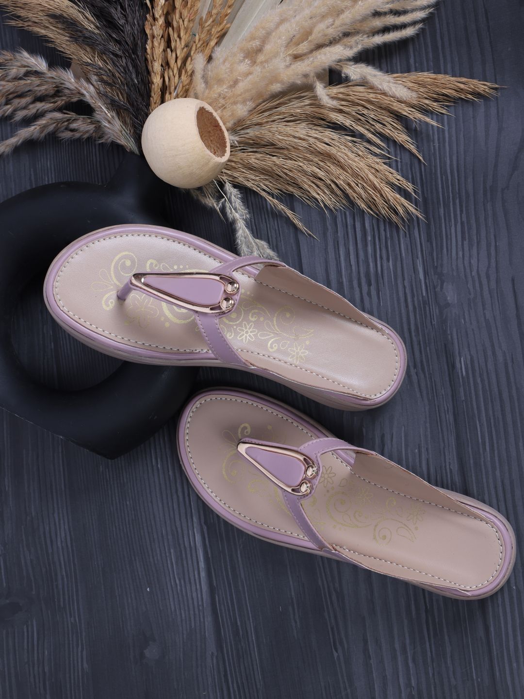Chic Lavender Kolhapuri Chappals: Embellished Flats for Women