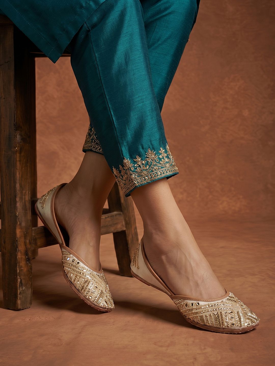 Elegance in Every Step: Shop Women's Gold Work Juttis & Mojaris