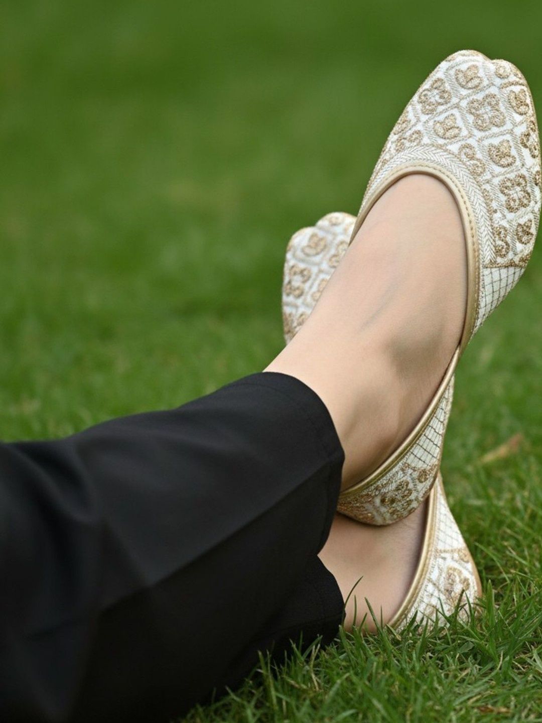 Elegant White & Gold Embroidered Juttis for Women