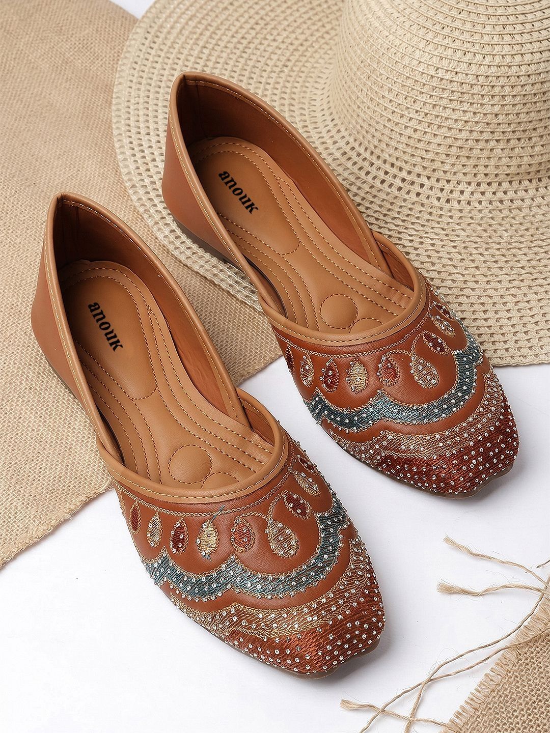 Embroidered Kolhapuri Chappals: Traditional Indian Flats for Women