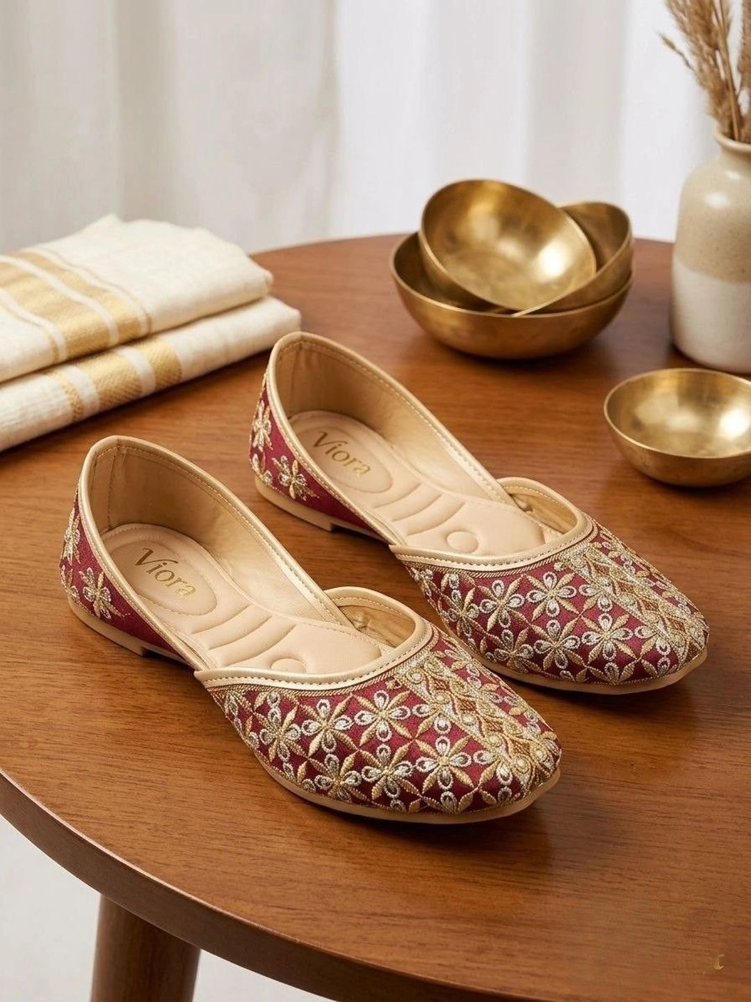 Kolhapuri Chappals & Embroidered Juttis for Women | Shop Ethnic Flats