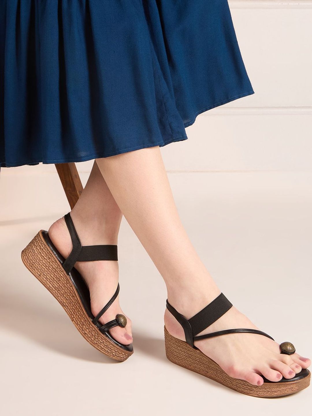 Effortless Style: Black Wedges for Women with Woven Sole & Toe Ring