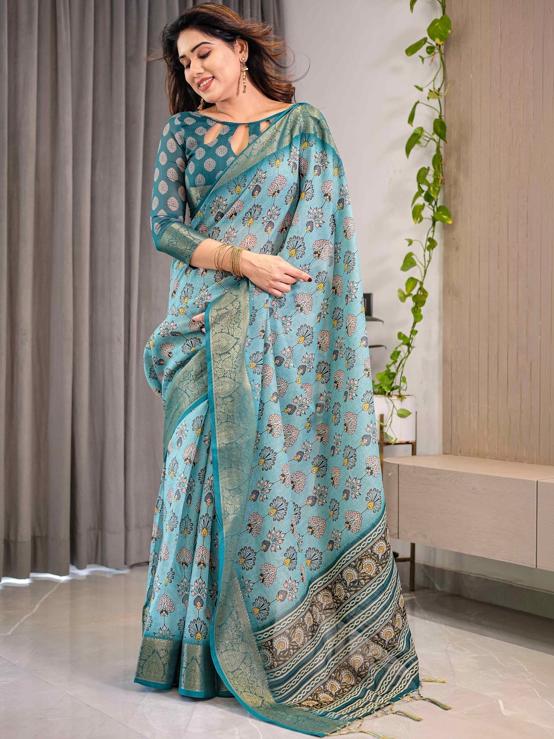 HERE&NOW Graceful Silk Casual Saree For Women